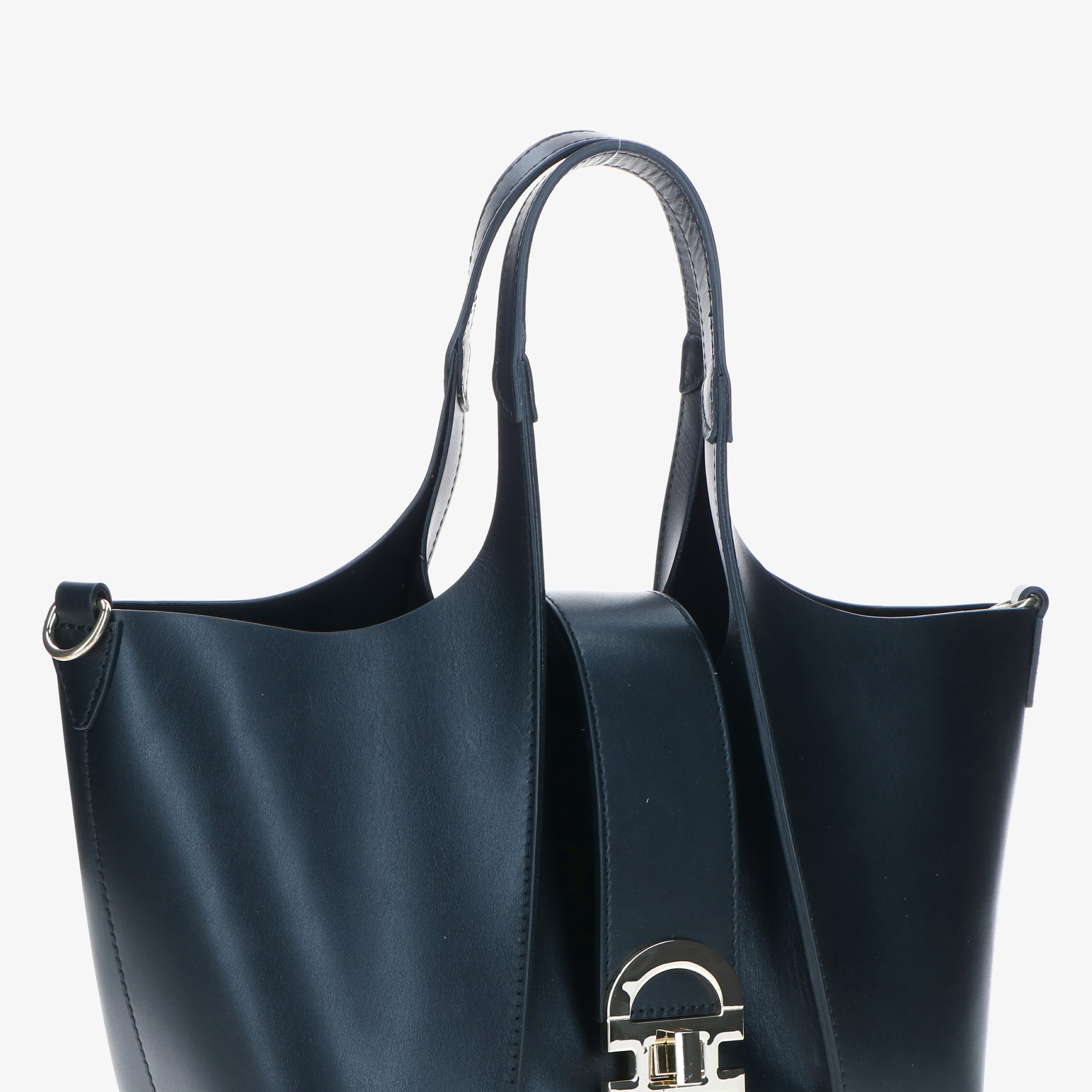 Prestige 2421 - Charlotte Pelletteria